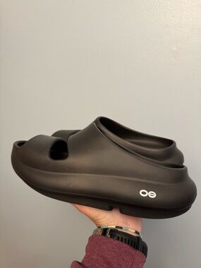 OOFOS  ooyea slide sandal (unisex)